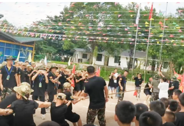 赣州中小学生军事夏令营挑战自我