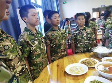 赣州中小学生军事夏令营挑战自我